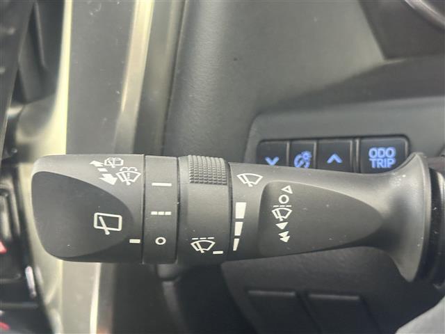 【運転席操作部】快適なドライブを楽しむための機能が装備されています！運転席から触れるので、使いやすいです！除菌プランいれていただくと、さらに清潔で安心していただけます！