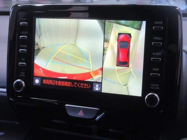 パノラミックビューモニター付きです。車両を上から見たような映像をディスプレイオーディオ画面に表示。運転席からの目視だけでは見にくい、車両周辺の状況をリアルタイムでしっかり確認できます。