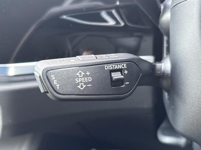アダプティブクルーズコントロール『設定した速度で前方車両に追いつくと、安全な車間距離を自動で調整して前方車両を追従します。長距離ドライブでの疲労を軽減する大変重宝する機能です。』