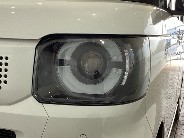 LEDヘッドライトは、点灯の瞬間から最大光量を発揮し、突然暗くなるトンネルなどでの安定感を高めます。