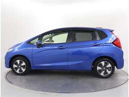 人気のコンパクトカーになります♪