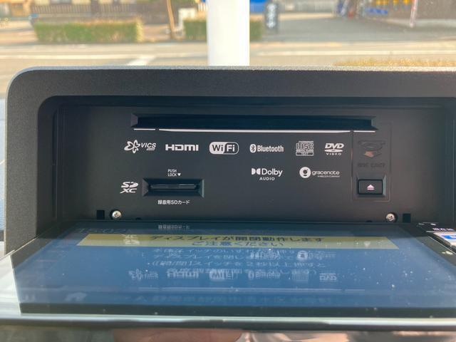 広々とした駐車場をご用意しておりますので、運転が苦手な方でもご安心ください。また、大型の屋根がございますので、雨に濡れることなくご移動できます。