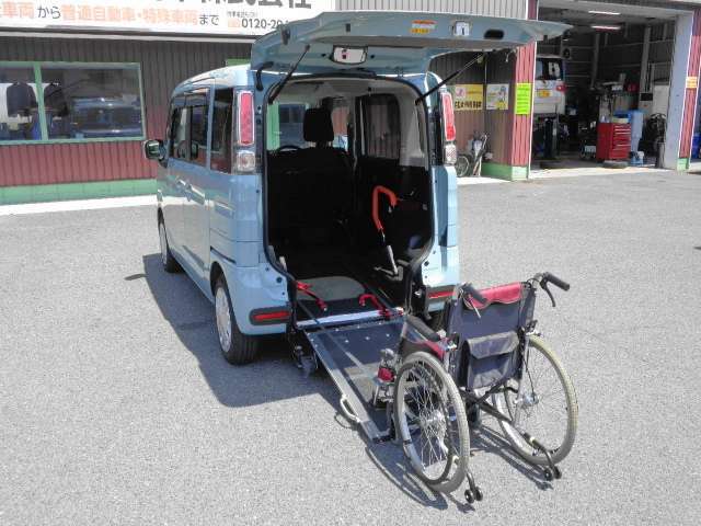 ※画像の車いすは使用例です