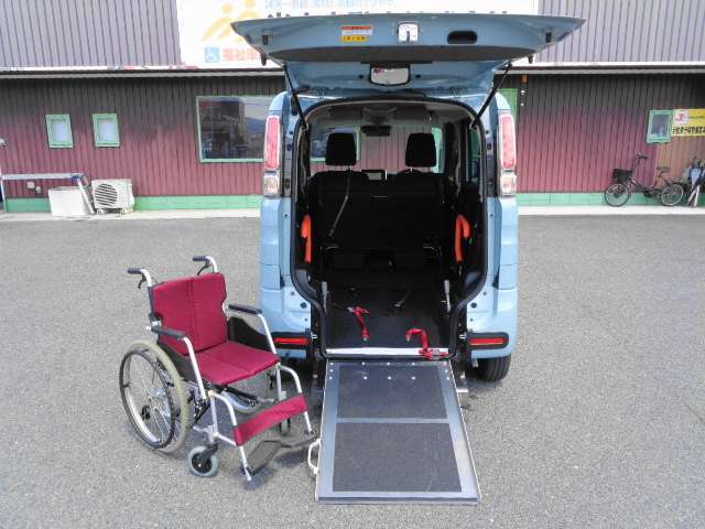 ※画像の車いすは使用例です