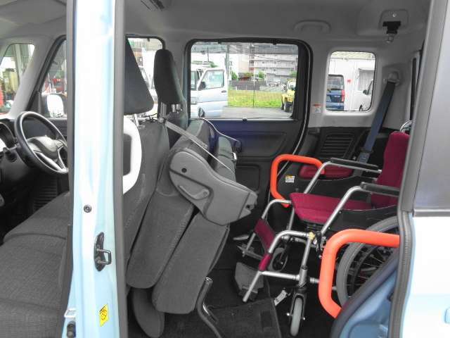 ※画像の車いすは使用例です