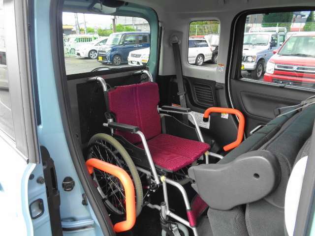 ※画像の車いすは使用例です