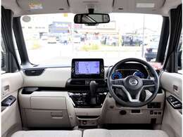 360°インテリアビュー！広い視界でよく見える。運転席からの視界が左右に広く隅々まではっきりと見渡せます。クルマの前端も把握しやすく安心して運転できます！