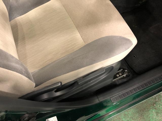 痛みの出やすい運転席シートの角、フロアマット、座面、ともに良好です