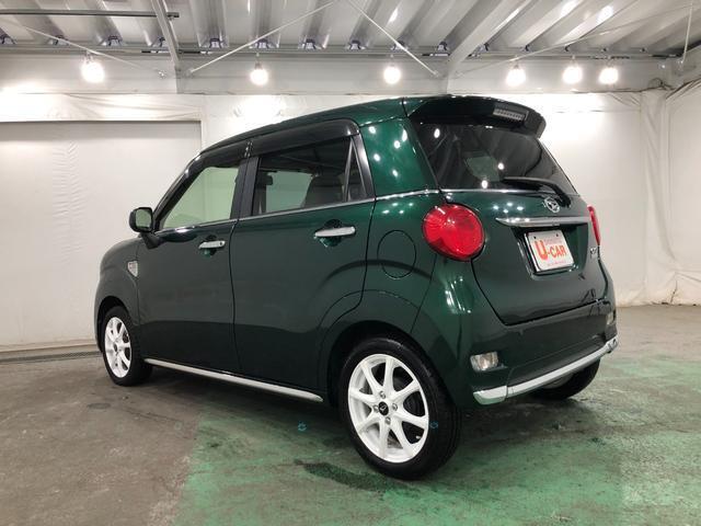 深みのあるダークグリーンのボディに、白ホイールが映えますね