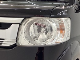 ディスチャージヘッドライト搭載でしっかり明るく照らしてくれるので、夜間走行や不慣れな道でも安心です。