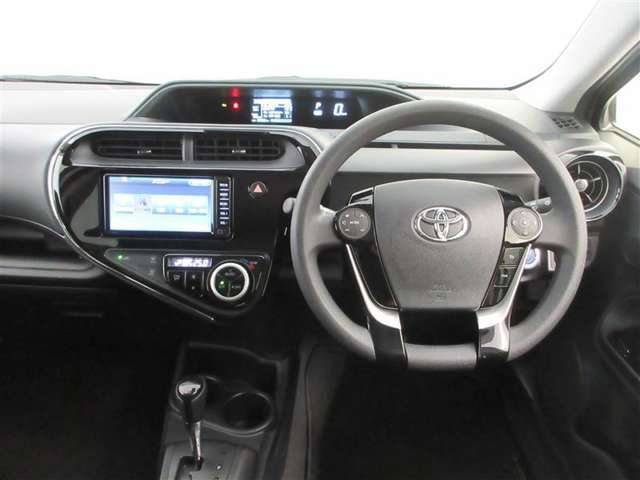 インパネはシンプルなデザイン。運転もしやすそう♪