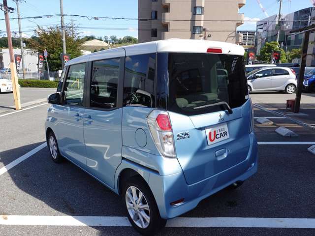 便利な左オートスライドドア！隣の車との間隔が狭い駐車場でも安心してドアの開閉が出来ます！