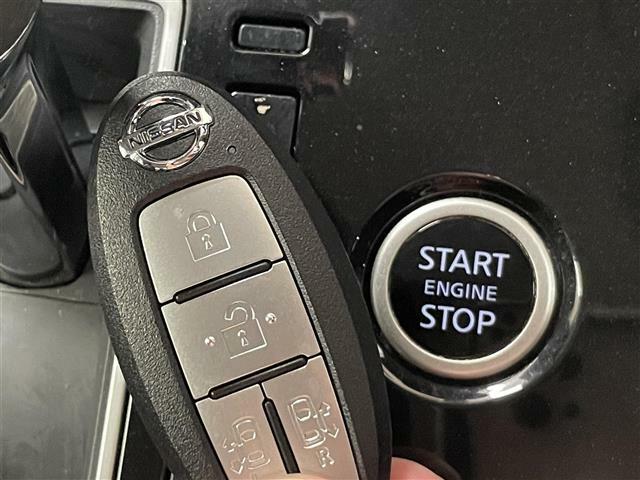 【スマートキー】キーを鍵穴に挿し込んだり、リモコンのボタンを押すことなく鍵の開閉ができます！バッグやポケットに入ったままでもOK♪