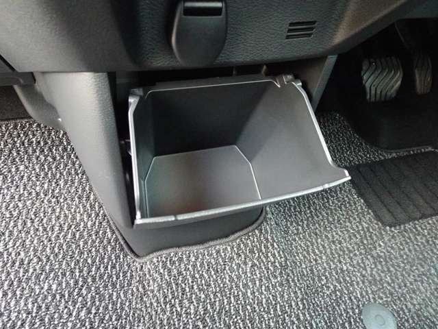 小さい収納スペースもありますよ！