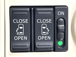 【両側パワースライドドア】スマートキーや運転席のスイッチで後席両側スライドドアの開閉が可能♪電動だから力を入れてドアを開ける必要が無く、小さなお子様でも簡単に開け閉めでき快適です♪