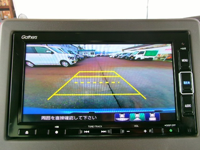 後方確認はバックカメラにお任せ♪後退時に便利で、駐車が楽になります♪