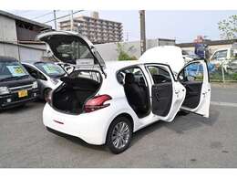 長年のノウハウを生かし、より良い車を御客様の元へ。車両販売のみならず、自動車に関わる事でしたら何でも対応しております。車検、修理、塗装、万一の事故、レンタカー、ローン、廃車、解体など。