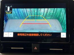 【バックカメラ】駐車時に後方がリアルタイム映像で確認できます。大型商業施設や立体駐車場での駐車時や、夜間のバック時に大活躍！運転スキルに関わらず、今や必須となった装備のひとつです！