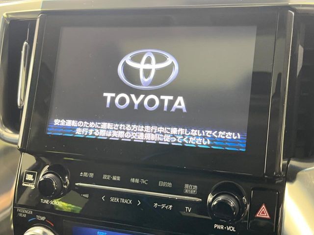 【メーカー純正ナビ】インテリアに溶け込むスタイリッシュな「専用設計」メーカーナビを装備♪視認性や操作性など基本性能にも優れ、より上質なカーライフをお楽しみいただけます。