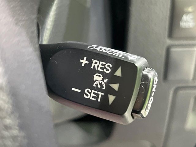 【レーダークルーズコントロール】高速道路での長距離走行が楽に！！自動で速度を保つクルーズコントロールが、衝突軽減システムと連携し、前方の車両を感知して車間を保つように速度調節してくれます！！