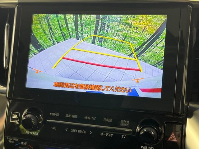 【バックカメラ】駐車時に後方がリアルタイム映像で確認できます。大型商業施設や立体駐車場での駐車時や、夜間のバック時に大活躍！運転スキルに関わらず、今や必須となった装備のひとつです！