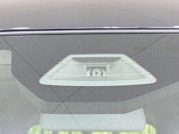 【スズキ　セーフティサポート】走行中に前方の車両等を認識し、衝突しそうな時は警報とブレーキで衝突回避と被害軽減をアシスト。より安全にドライブをお楽しみいただけます。