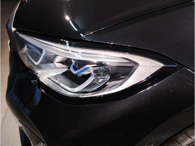 BMWのオートライトは積極的にライトをつけることにより、自車の存在を周囲に向けアピールいたします。それは安全性への配慮でもあります。