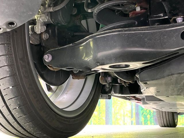お車を安心してお乗りいただく為には、足回りの定期点検が欠かせません。サービスサポート（有償保証）では無料点検もご提供しており、安心のカーライフをお過ごしいただけるサポート体制が整っています。