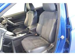 ホールド性の高いフロントシート！快適にドライブできますね♪電動シート（運転席）・シートヒーター（運転席＆助手席）装備(*^-^*)