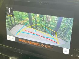 【バックカメラ】駐車時に後方がリアルタイム映像で確認できます。大型商業施設や立体駐車場での駐車時や、夜間のバック時に大活躍！運転スキルに関わらず、今や必須となった装備のひとつです！