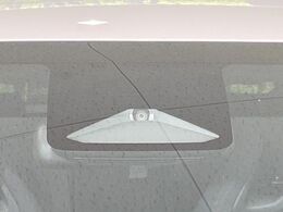 【トヨタセーフティセンス】走行中に前方の車両等を認識し、衝突しそうな時は警報とブレーキで衝突回避と被害軽減をアシスト。より安全にドライブをお楽しみいただけます。
