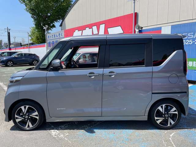 両側オートスライドドア装備！運転席やドアのスイッチ、リモコンキーでも開閉操作できるので便利ですよ！