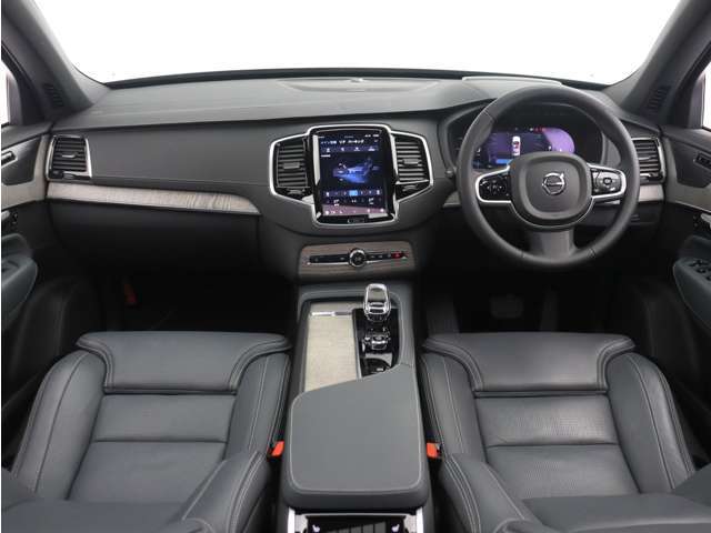 ボルボのフラッグシップモデル、プレミアム・7シーターSUV XC90。Googleを搭載し、ラグジュアリーを極めたSUVで、至福の時をお過ごしください。
