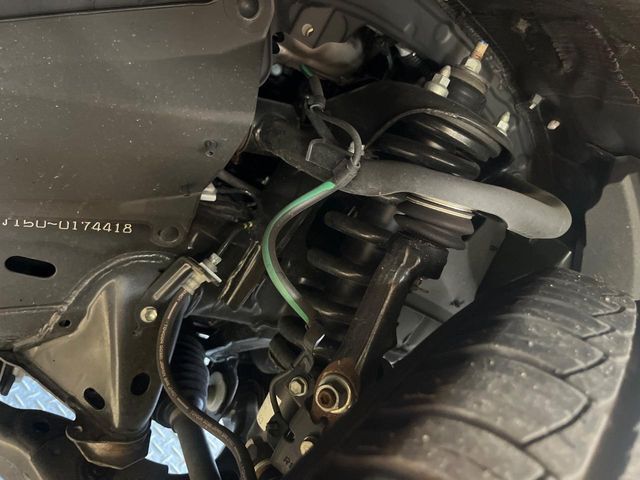 お車を安心してお乗りいただく為には、足回りの定期点検が欠かせません。サービスサポート（有償保証）では無料点検もご提供しており、安心のカーライフをお過ごしいただけるサポート体制が整っています。