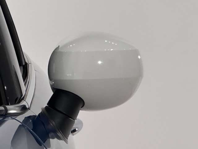 ミラーキャップ・その他のデザインに変更できる純正アクセサリーのご案内も可能です。スタッフにお問い合わせください。