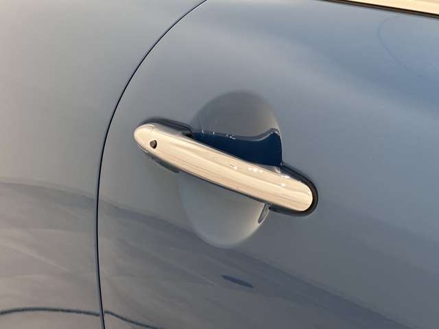 コンフォートアクセス・鍵を取り出さずにドアの施錠/開錠が可能です。