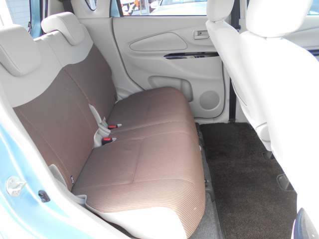 一番見落としそうな部分である、後部座席。皆さん、前席ばかり注目していませんか？意外とここに今までの「乗り方」や「メンテナンス」の状態が顕著に表れる所です。是非ご覧下さい！