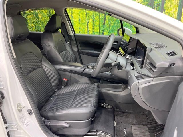 運転席シート廻りは使用感も少なく、良好な状態となっています。前オーナー様が丁寧に使っていたことがよくわかりますね。