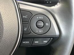 【レーダークルーズコントロール】高速道路での長距離走行が楽に！！自動で速度を保つクルーズコントロールが、衝突軽減システムと連携し、前方の車両を感知して車間を保つように速度調節してくれます！！