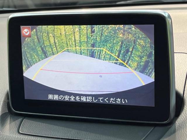 【バックカメラ】駐車時に後方がリアルタイム映像で確認できます。大型商業施設や立体駐車場での駐車時や、夜間のバック時に大活躍！運転スキルに関わらず、今や必須となった装備のひとつです！