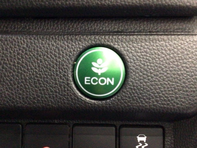★ECONスイッチ★　エコドライブを加速しよう！スイッチをONにすると、運転の仕方によるロスを抑え込み燃費をよくするようクルマが頑張ります（＊＾ー＾＊）燃費向上にチャレンジ♪