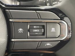 【スズキ　セーフティサポート】走行中に前方の車両等を認識し、衝突しそうな時は警報とブレーキで衝突回避と被害軽減をアシスト。より安全にドライブをお楽しみいただけます。