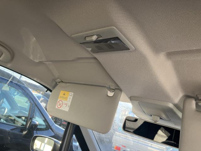 ルームランプとバックミラーの画像です。