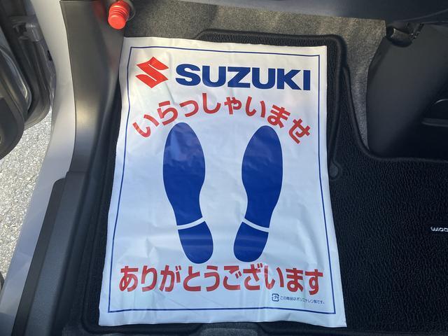 助手席の足下画像になります。