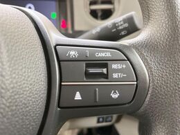 【アダプティブクルーズコントロール】高速道路での長距離走行が楽に！！自動で速度を保つクルーズコントロールが、衝突軽減システムと連携し、前方の車両を感知して車間を保つように速度調節してくれます！！
