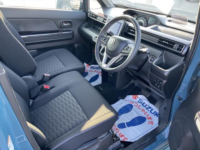 運転席側シートは乗り降りも多く傷みやすいですが、とてもきれいな状態に保たれております。