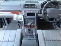 サンルーフ装備、グレーインテリアとなります