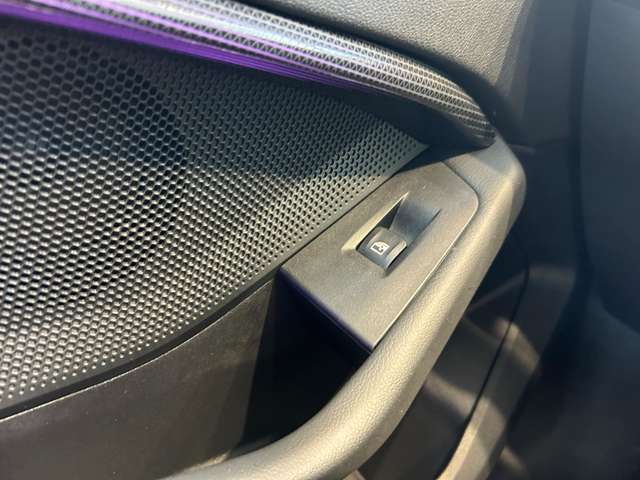 【運転席操作部】『運転席周辺の装備』の画像になります。快適なドライブを楽しむための機能が装備されています！運転席から触れるので使いやすいです！