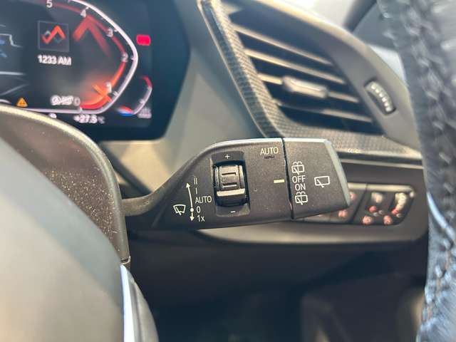 【運転席操作部】『運転席周辺の装備』の画像になります。快適なドライブを楽しむための機能が装備されています！運転席から触れるので使いやすいです！