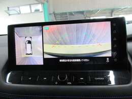【アラウンドビューモニター】周囲を見渡せる映像で、スムースな駐車をサポートします